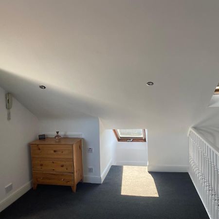 Studio Flat Hatch End Extérieur photo