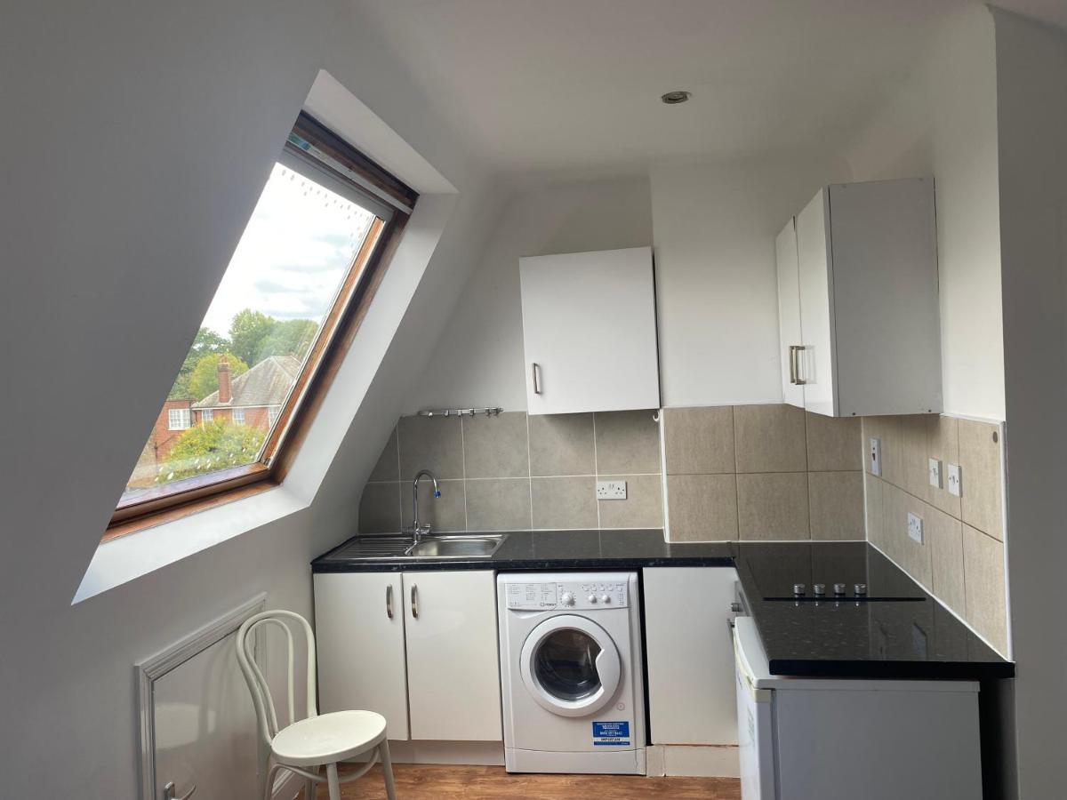 Studio Flat Hatch End Extérieur photo