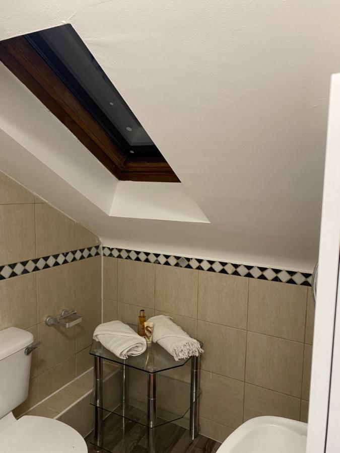 Studio Flat Hatch End Extérieur photo